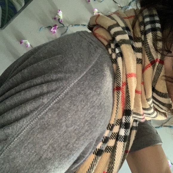 Burberry cashmere classic scarf - Picture 8 of 8